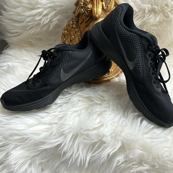 Nike Women's Revolution 3 Black Running Shoes, Size 8 - Picture 4 of 10